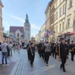 Orkiestra Hejnał z Byszyc reprezentowała Wieliczkę na krakowskiej paradzie