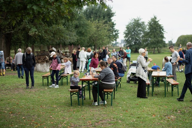Piknik charytatywny Stowarzyszenia &bdquo;Tęcza&rdquo; w Niepołomicach