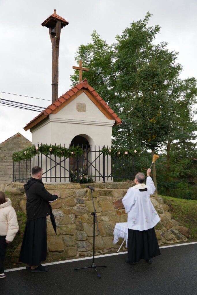 poświęcenie-kapliczki-w-gminie-kłaj-relacja-z-wydarzenia10.png