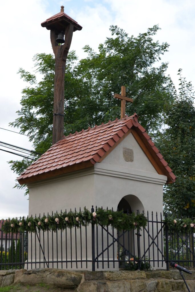 poświęcenie-kapliczki-w-gminie-kłaj-relacja-z-wydarzenia3.png