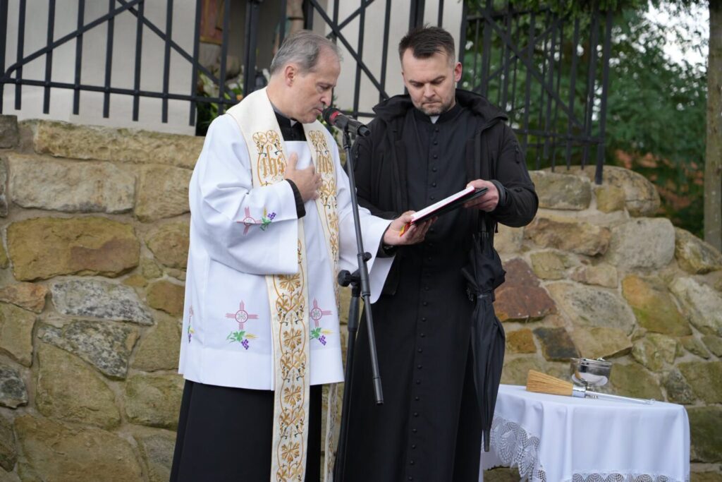 poświęcenie-kapliczki-w-gminie-kłaj-relacja-z-wydarzenia8.png
