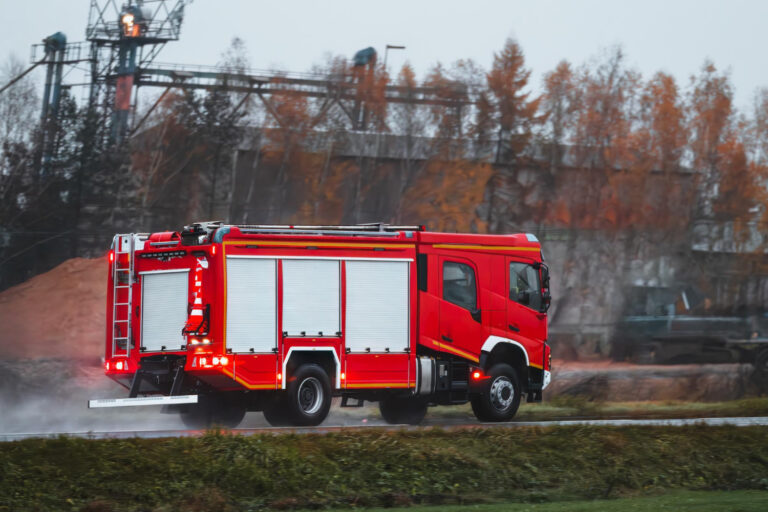 Pożar w hali w Niepołomicach! Około 170 osób ewakuowanych, jedna osoba w szpitalu