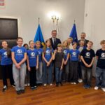 Projekt uczni&oacute;w z Dobranowic najlepszy w Polsce. Opowiedzieli o nim w wielickim magistracie
