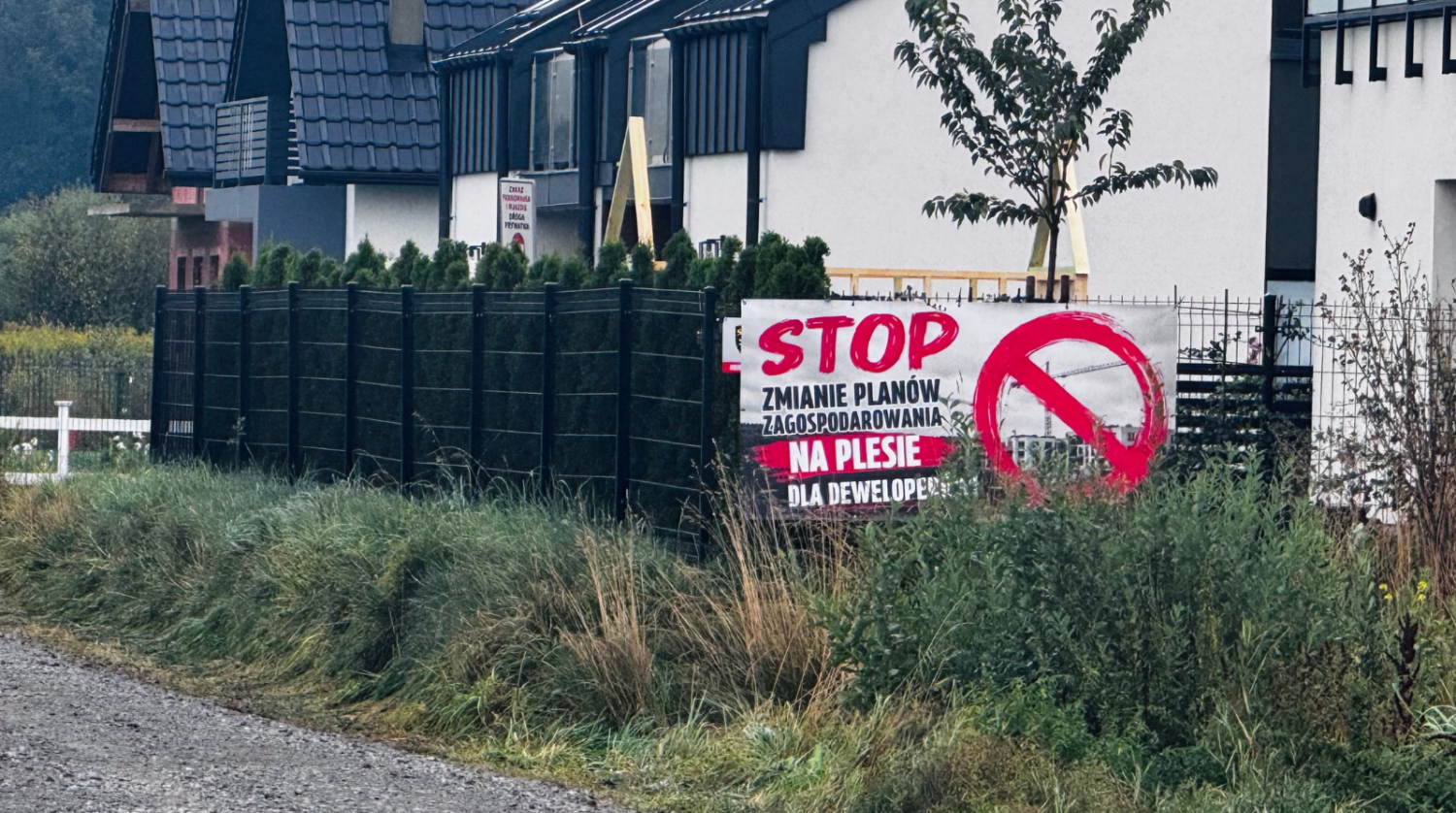 Protest na osiedlu Piaski w Niepołomicach. Mieszkańcy sprzeciwiają się zmianom planu. Dziś zebranie osiedlowe
