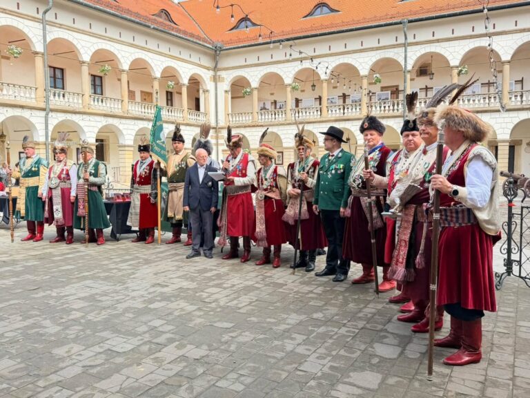 Piknik strzelecki już trwa. Niedzielne spotkanie na zamku w Niepołomicach
