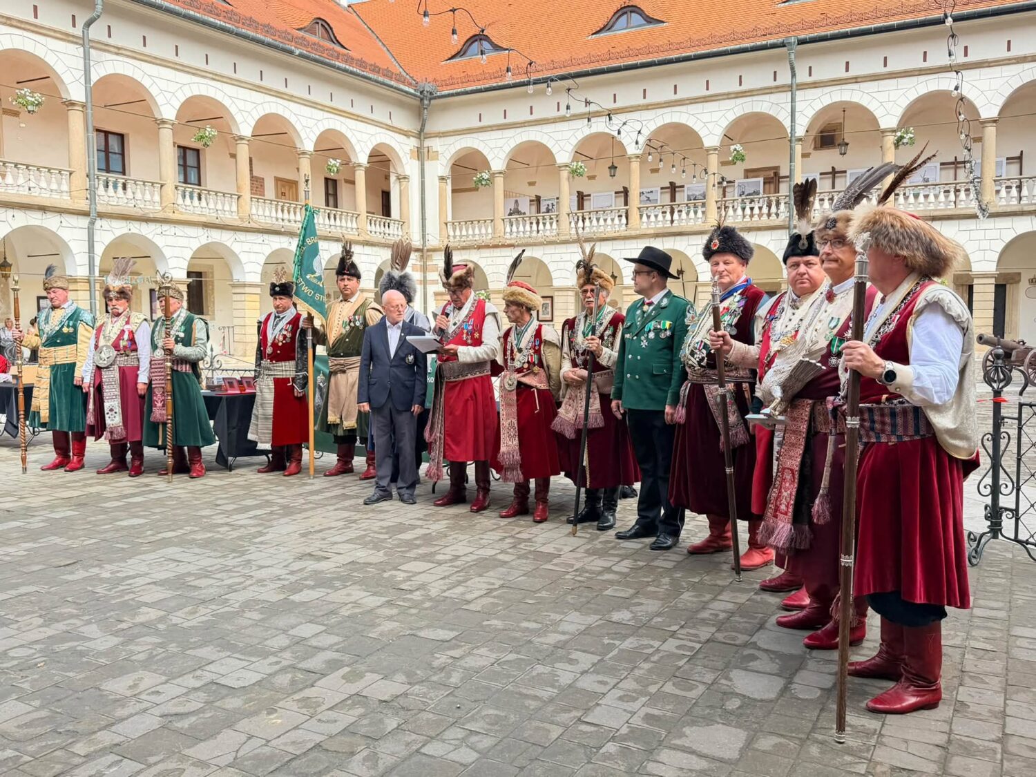 Piknik strzelecki już trwa. Niedzielne spotkanie na zamku w Niepołomicach