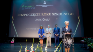Powiat wielicki rozpoczął rok szkolny 2026/2027. Wręczono akty awansu i nominacje