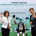 Ponad 60 wystawc&oacute;w i robot humanoidalny. Za nami II Targi Pracy Powiatu Wielickiego