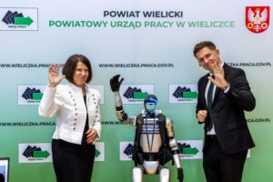 Ponad 60 wystawc&oacute;w i robot humanoidalny. Za nami II Targi Pracy Powiatu Wielickiego
