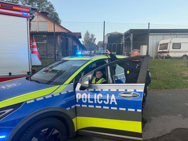„Odblaskowy zawrót głowy” w Sierczy. Uczniowie uczyli się bezpieczeństwa w praktyce