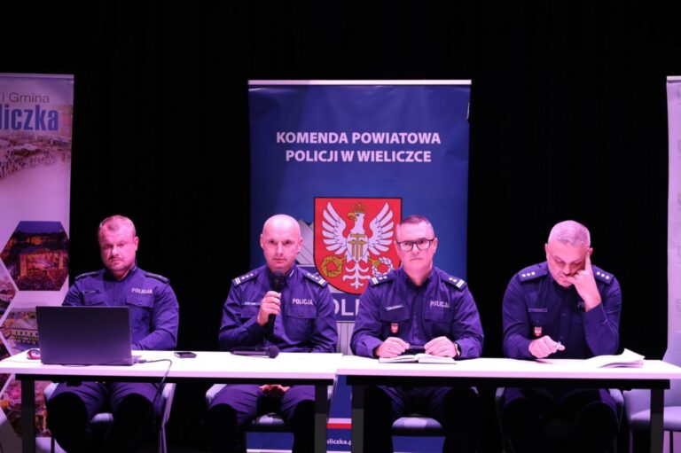 Bezpieczeństwo w szkołach. Dyrektorzy z powiatu wielickiego spotkali się z policją