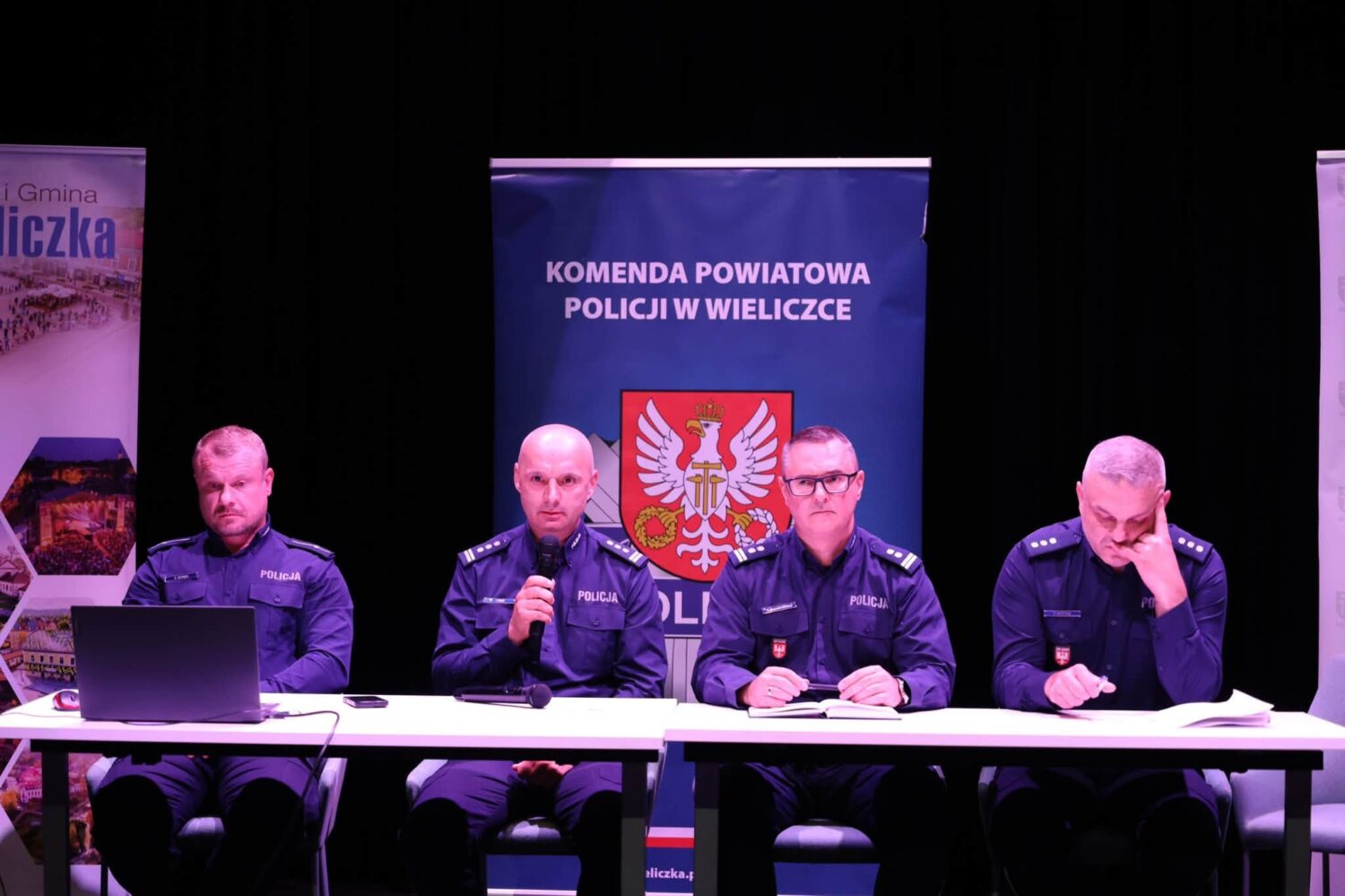 Bezpieczeństwo w szkołach. Dyrektorzy z powiatu wielickiego spotkali się z policją