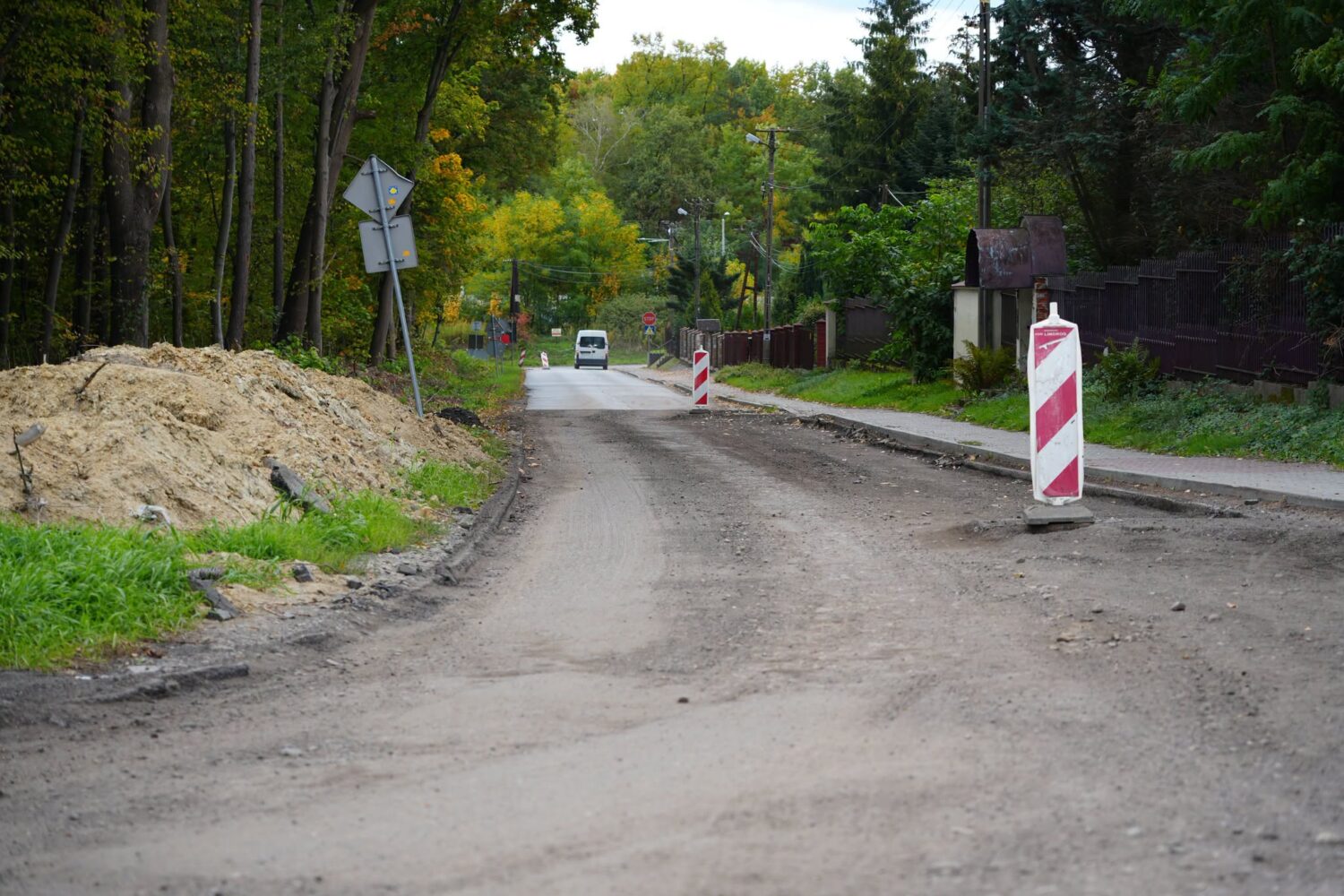 Nowe chodniki i jezdnia w gminie Kłaj. Trwają inwestycje za niemal 4,5 mln zł