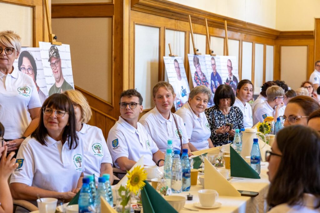 Dziesięć lat przyjaźni i wsparcia. Jubileusz wielickiej Wsp&oacute;lnoty Młodzieży z Niepełnosprawnościami