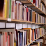 Książki, robotyka i czytanie przy latarkach. Noc Bibliotek w gminie Niepołomice