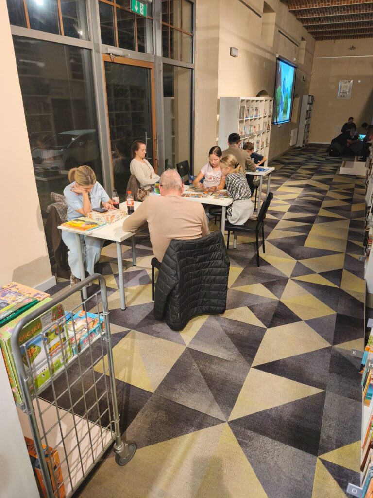 Po zmroku między książkami. Noc Bibliotek w wielickiej Mediatece