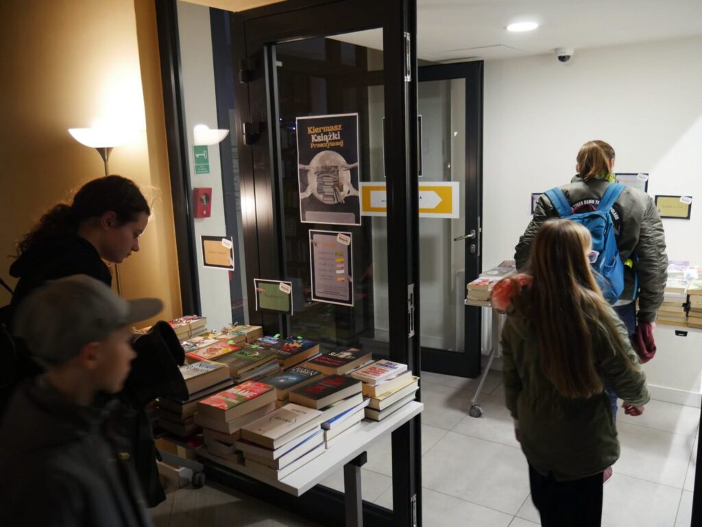 Po zmroku między książkami. Noc Bibliotek w wielickiej Mediatece