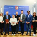 Około 900 metr&oacute;w drogi i nowy chodnik w Grabiu. Podpisano umowę