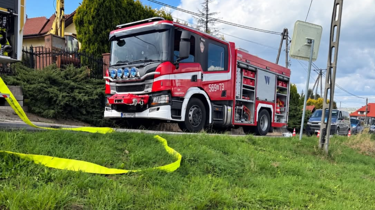 Raciborsko: pożar piwnicy. Interweniowało pięć pojazd&oacute;w straży pożarnej