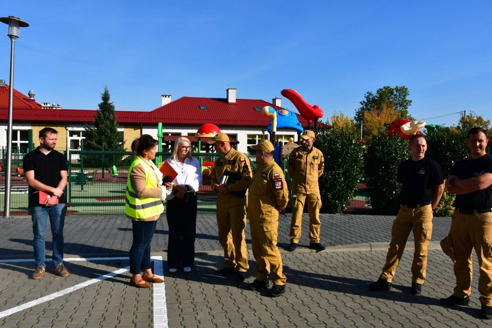 Pr&oacute;bne ewakuacje w plac&oacute;wkach oświatowych w Gdowie