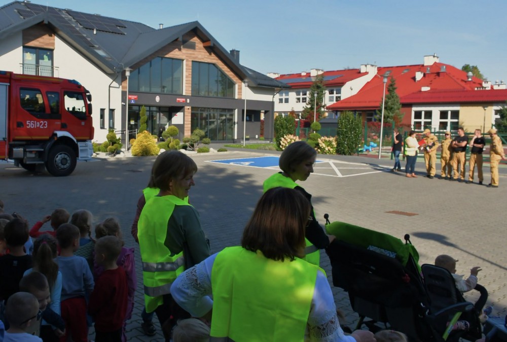Pr&oacute;bne ewakuacje w plac&oacute;wkach oświatowych w Gdowie