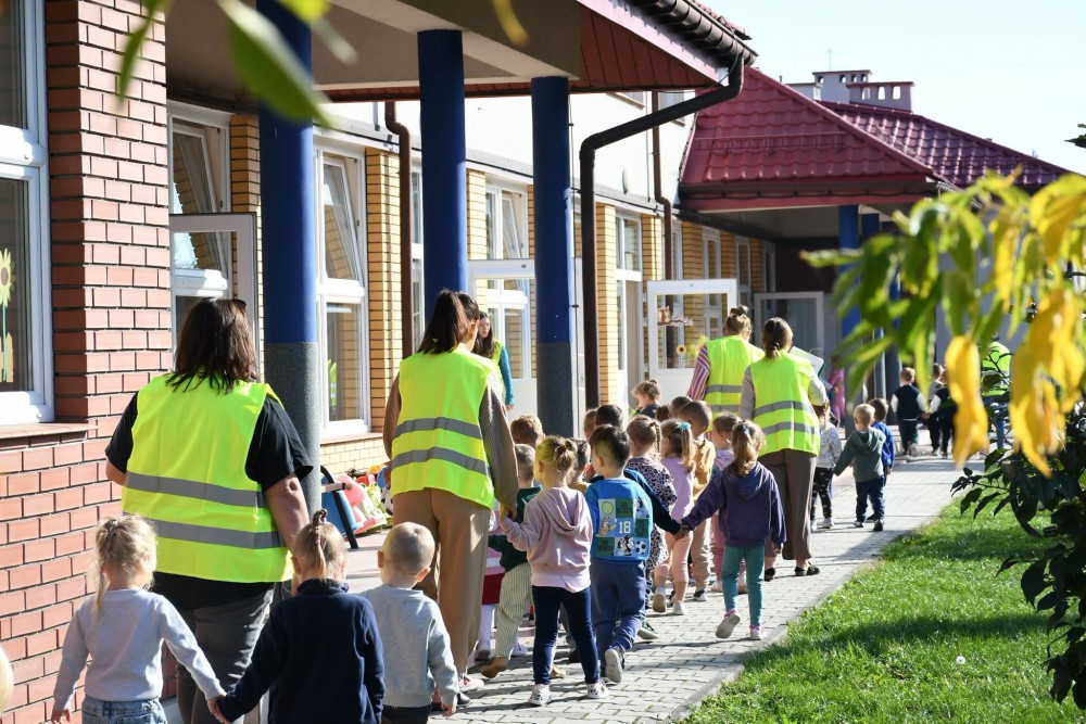 Pr&oacute;bne ewakuacje w plac&oacute;wkach oświatowych w Gdowie