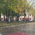 Kilka zastęp&oacute;w straży pożarnej przy Zamku Kr&oacute;lewskim w Niepołomicach