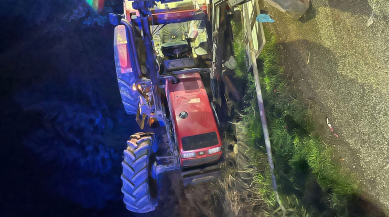 UWAGA! Wypadek ciągnika w Sułowie. Przygniecioną osobę zabrał śmigłowiec LPR