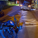 Zderzenie samochodu z motocyklem w Niepołomicach. Jedna osoba trafiła do szpitala