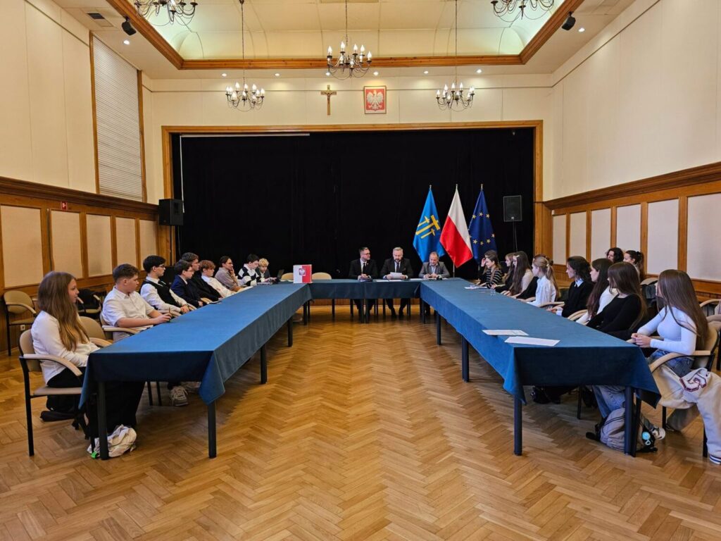 Nowe prezydium i sześcioro nowych radnych. Zmiany w Młodzieżowej Radzie Miejskiej w Wieliczce